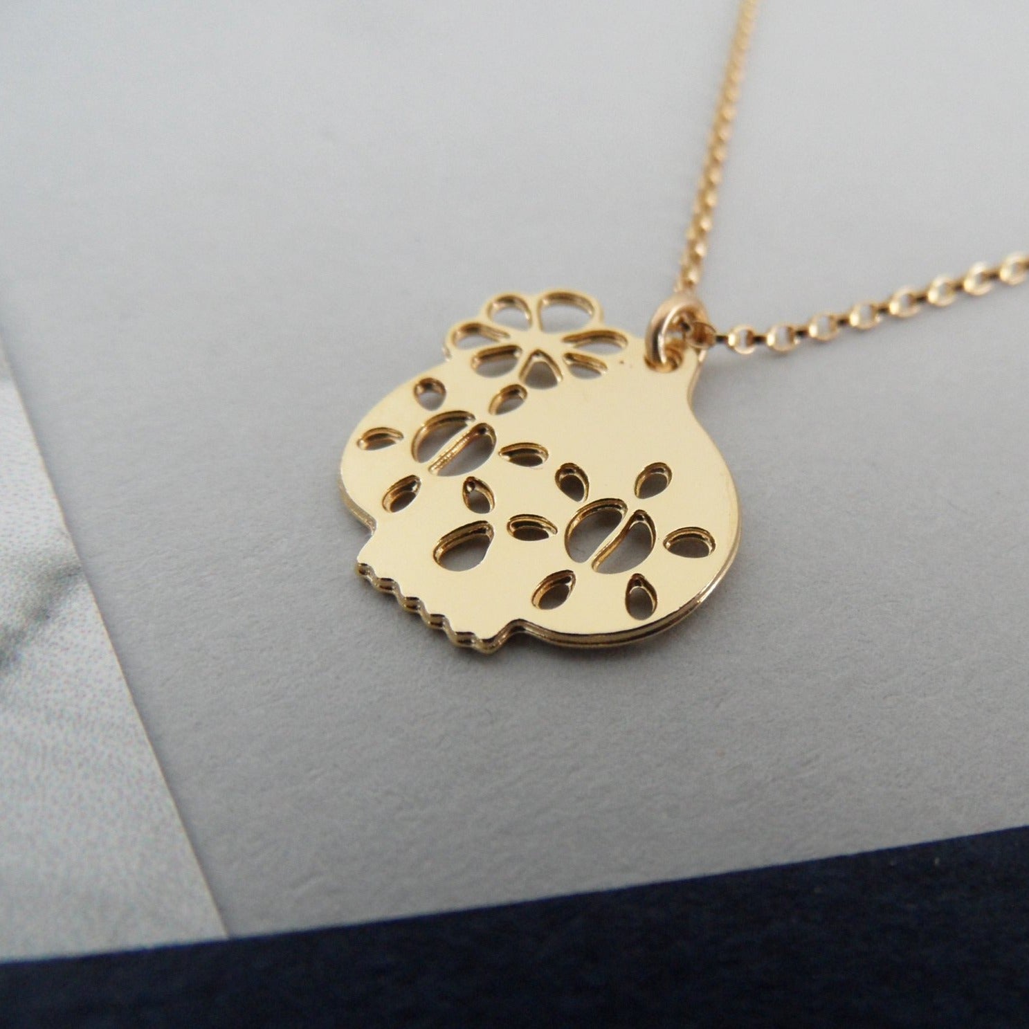 dainty skull necklace