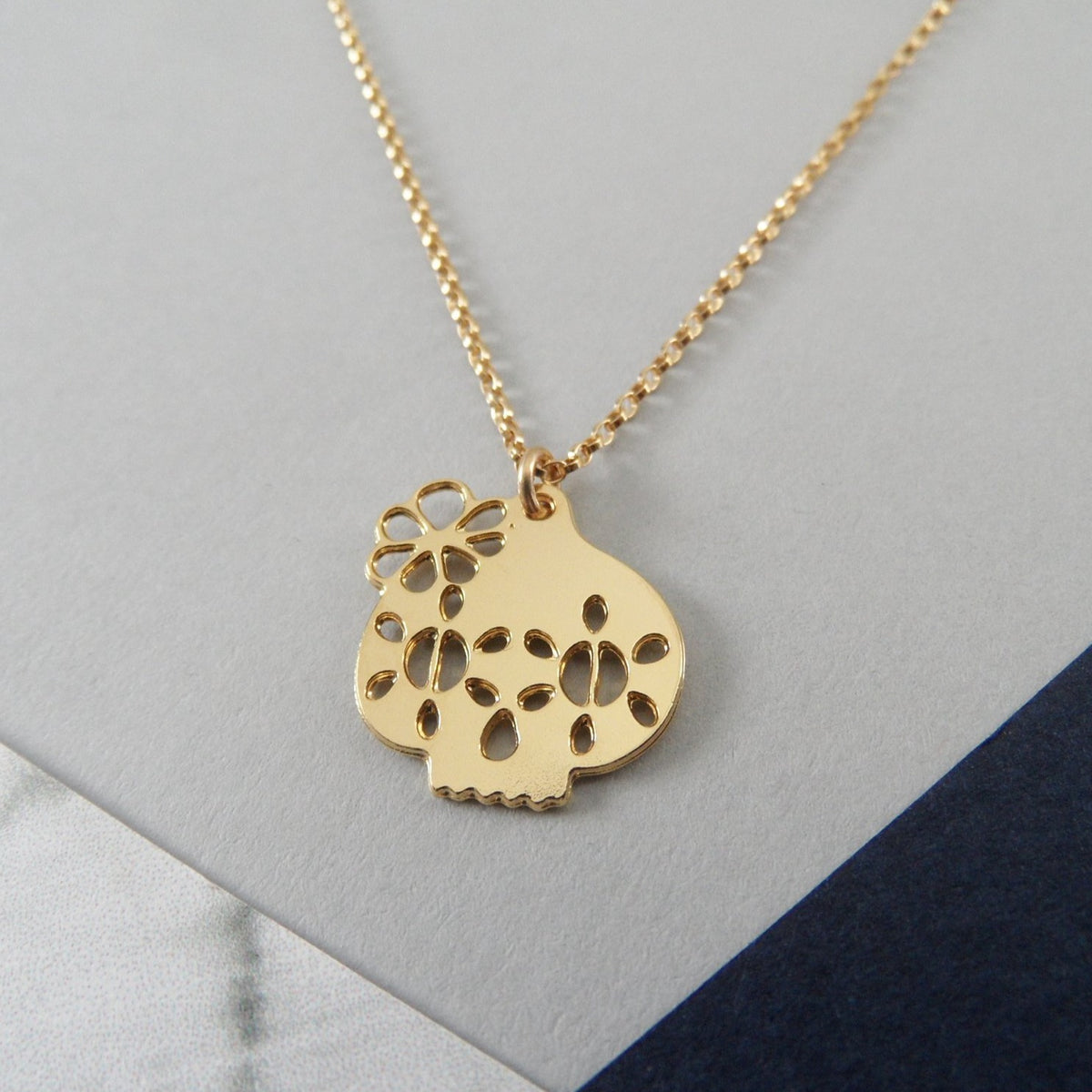dainty skull necklace